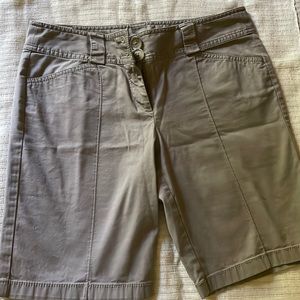 Ann Taylor lower waist signature fit beige petite shorts bermudas